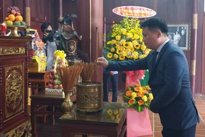 Dâng hương kỷ niệm 117 năm ngày sinh cố Thủ tướng Phạm Văn Đồng