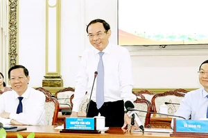 Bí thư Thành ủy TPHCM Nguyễn Văn Nên phát biểu trong buổi tiếp Đoàn tân Trưởng cơ quan đại diện Việt Nam tại nước ngoài. Ảnh: TTXVN