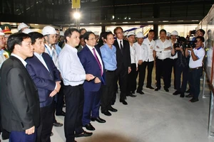 Thủ tướng Phạm Minh Chính kiểm tra tiến độ thi công Công trình Nhà ga hành khách T2 - Cảng Hàng không quốc tế Phú Bài