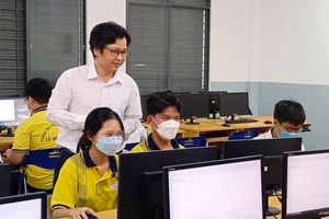 Học sinh Trường THPT chuyên Lê Hồng Phong (quận 5) học về trí tuệ nhân tạo