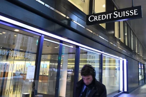 UBS cắt giảm hơn một nửa nhân sự tại Credit Suisse