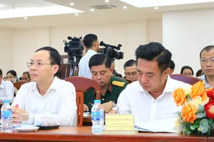 Bí thư Thành ủy Cần Thơ Nguyễn Văn Hiếu và các đại biểu tham dự hội nghị