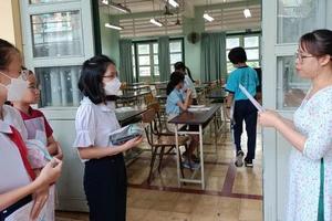 Thí sinh dự khảo sát tại điểm thi Trường THPT chuyên Trần Đại Nghĩa 