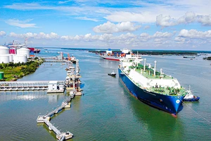 Tàu Maran Gas Achilles cập bến kho cảng LNG Thị Vải