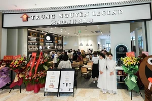 Thế giới cà phê Trung Nguyên Legend tại Trung tâm thương mại One East, Thượng Hải, Trung Quốc thu hút đông đảo người yêu cà phê đến trải nghiệm trong ngày đầu tiên ra mắt