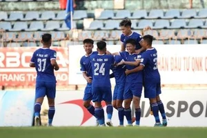 Quảng Nam miễn phí vé trận quyết định thăng hạng V-League