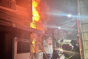 Giải cứu 6 người trong ngôi nhà bị cháy ở Đà Nẵng