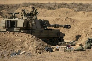 Xe tăng Israel “bắn nhầm” đồn quân sự Ai Cập