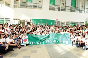 Gần 700 nhân viên và đại lý Manulife Việt Nam tham gia giải chạy Terry Fox 2018