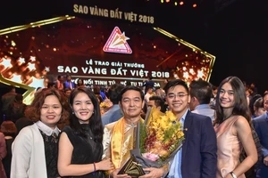 Ông Lê Viết Hải, Chủ tịch HĐQT – Tổng Giám đốc Công ty CP Tập đoàn Xây dựng Hòa Bình nhận giải thưởng Sao Vàng Đất Việt 2018