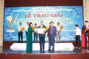 Ông Tsai Ping Hsuan - Đại diện Công ty Vedan nhận “Giải vàng Chất lượng Đồng Nai 2018”