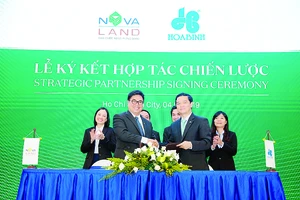 Ký kết với Tập đoàn Hòa Bình (nhà thầu xây dựng dự án NovaBeach Cam Ranh Resort & Villas)