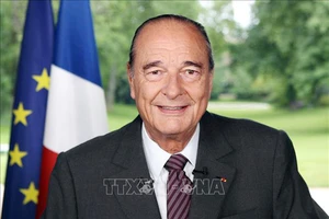 Cựu Tổng thống Pháp Jacques Chirac trong bài phát biểu được truyền hình trên toàn quốc tại Paris, ngày 15-5-2007. Ảnh tư liệu: TTXVN