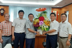 Ông Võ Quang Lâm, Phó Tổng Giám đốc Tập đoàn Điện lực Việt Nam thăm, chúc mừng Báo SGGP nhân dịp kỷ niệm 95 năm Ngày Báo chí Cách mạng Việt Nam