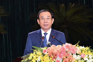Bí thư Thành ủy TPHCM Nguyễn Văn Nên phát biểu tại buổi họp mặt. Ảnh: VIỆT DŨNG