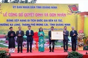 Lễ đón nhận quyết định xếp hạng Di tích quốc gia đền Xã Tắc (Quảng Ninh). Ảnh: TTXVN phát