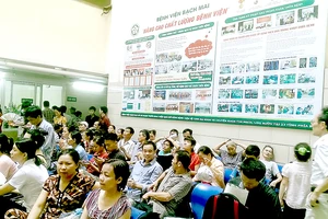 Bệnh viện Bạch Mai lý giải nguyên nhân hơn 200 người nghỉ việc, chuyển công tác