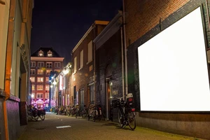 Bảng quảng cáo nhiên liệu hóa thạch ở Amsterdam bị xóa trắng