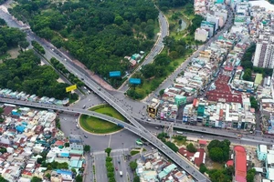 Khẩn trương hoàn thiện hạ tầng kết nối với sân bay Tân Sơn Nhất