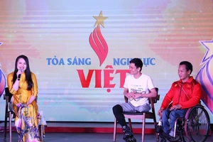 Các thanh niên khuyết tật giao lưu tại chương trình “Tỏa sáng nghị lực Việt” năm 2021. Ảnh: dangcongsan.vn