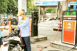 Cây xăng của Công ty Comeco trên đường Phan Huy Ích, quận Gò Vấp. Ảnh: LẠC PHONG