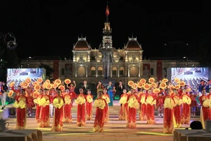 Chương trình nghệ thuật "Việt Nam trong trái tim ta"