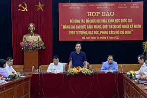 Hội thảo “Nâng cao đạo đức cách mạng, quét sạch chủ nghĩa cá nhân theo tư tưởng, đạo đức, phong cách Hồ Chí Minh” diễn ra ngày 12-5