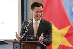 Đại sứ Đặng Hoàng Giang, Trưởng Phái đoàn Việt Nam tại LHQ phát biểu tại buổi chiêu đãi. Ảnh: TTXVN