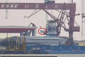 Chiếc tàu sân bay thứ ba của Trung Quốc khi đang được đóng tại xưởng đóng tàu Giang Nam ở Thượng Hải. Ảnh: SCMP