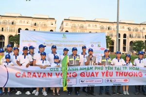 “Caravan Vòng quay yêu thương” lần 5 sẻ chia cùng học sinh nghèo hiếu học ở Phú Yên
