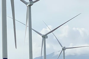 Phản hồi loạt bài “Mắc cạn” điện mặt trời, điện gió: Cần có cách tính phù hợp, sớm mua điện cho nhà đầu tư