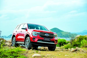 Ford Việt Nam nâng cấp Everest phiên bản Titanium 4x2 với gói công nghệ an toàn, thông minh