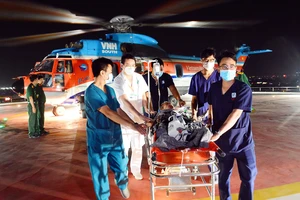 Vận chuyển cấp cứu bằng đường hàng không: Tranh thủ “giờ vàng” cho người bệnh