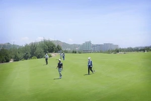 Chủ sân golf Đồi Cù choáng với đơn giá thuê đất tăng 1.207%
