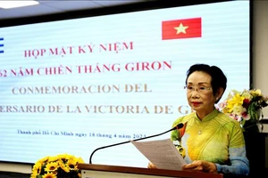 Bà Trương Thị Hiền, Chủ tịch Hội Hữu nghị Việt Nam - Cuba TPHCM, phát biểu tại buổi lễ. Ảnh: TTXVN
