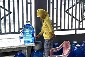 Vụ “Hàng ngàn người dân “khát” bên nhà máy nước”: Báo cáo phương án cấp nước cho người dân trước ngày 20-6