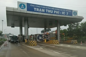 Trạm thu phí trên cao tốc Nội Bài - Lào Cai