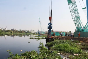 Khẩn trương tháo gỡ khó khăn dự án Xây dựng hạ tầng và cải tạo kênh Tham Lương - Bến Cát - rạch Nước Lên 