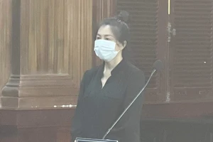 Bị cáo Nguyễn Ngọc Mai Phương kế toán Trường Trung học cơ sở Giồng Ông Tố tại phiên tòa