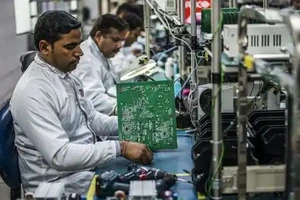 Ấn Độ tăng sản xuất trong nước ở lĩnh vực công nghiệp điện tử. Ảnh: livemint.com