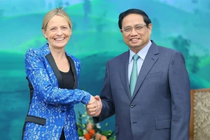 Thủ tướng Phạm Minh Chính tiếp bà Susan Pointer, Phó Chủ tịch Tập đoàn Amazon. Ảnh: TTXVN