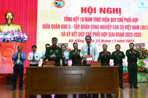 Quân khu 5 cùng Tập đoàn Công nghiệp Cao su Việt Nam ký kết quy chế phối hợp giai đoạn mới