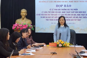 Hội thảo về lý luận phê bình văn học nghệ thuật Việt Nam 50 năm sau ngày đất nước hòa bình, thống nhất