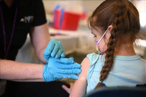  Một điểm tiêm vaccine ngừa Covid-19 tại Los Angeles, Mỹ. Ảnh: AFP/TTXVN