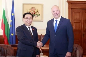 Thủ tướng Lào và Chủ tịch Quốc hội Bulgaria sắp thăm chính thức Việt Nam
