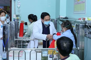 Thủ tướng Phạm Minh Chính thăm, chúc tết Bệnh viện Việt Đức và Bệnh viện Nhi Trung ương