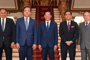 Chủ tịch UBND TPHCM tiếp tân Tổng lãnh sự Campuchia, Lào, Malaysia và Kuwait