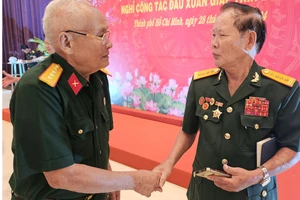 Quân khu 7 gặp mặt đại biểu cán bộ cao cấp Quân đội nghỉ hưu, nghỉ công tác