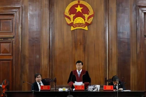 Tuyên án 2 bị cáo xúc phạm bà Nguyễn Phương Hằng