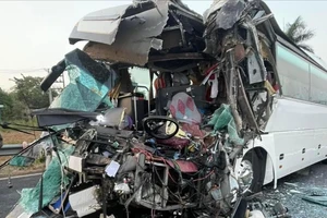 Tai nạn kinh hoàng trên cao tốc TPHCM - Long Thành - Dầu Giây: 13 người thương vong 